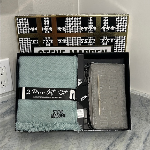 Steve Madden Accessories - Steve Madden Women’s Sage Green Scarf & Gray Zip Wallet Gift Set